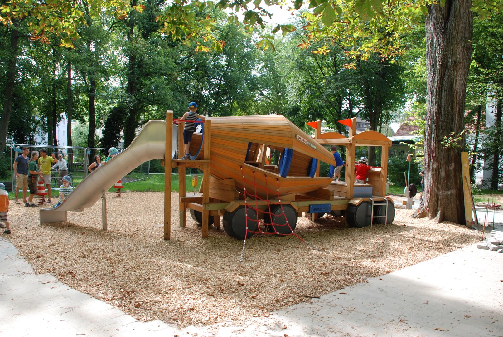 Spielplatz im Neckarauer Waldweg wird saniert